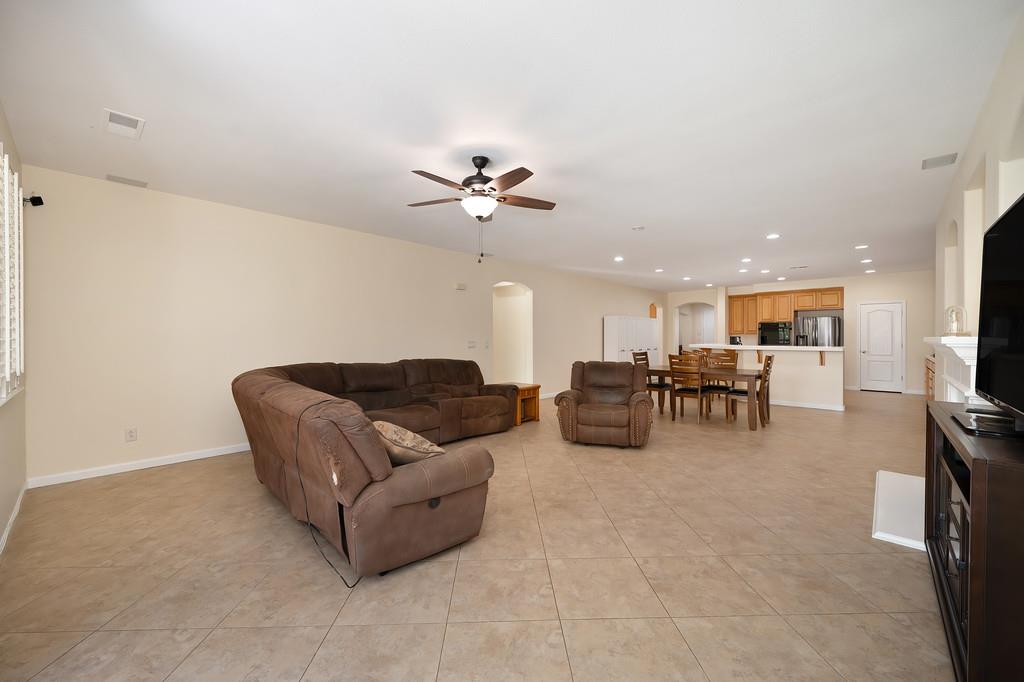 Detail Gallery Image 27 of 71 For 10317 Moura Ct, Elk Grove,  CA 95757 - 4 Beds | 2/1 Baths