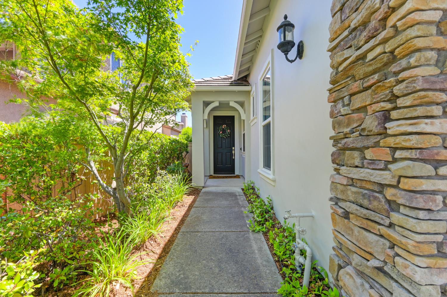 Detail Gallery Image 3 of 46 For 1123 Meredith Way, Folsom,  CA 95630 - 4 Beds | 2 Baths