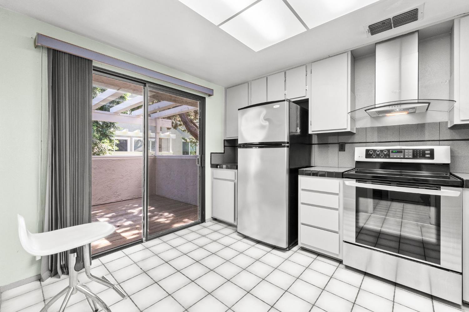 Detail Gallery Image 8 of 41 For 3124 Swallows Nest Dr, Sacramento,  CA 95833 - 2 Beds | 1/1 Baths