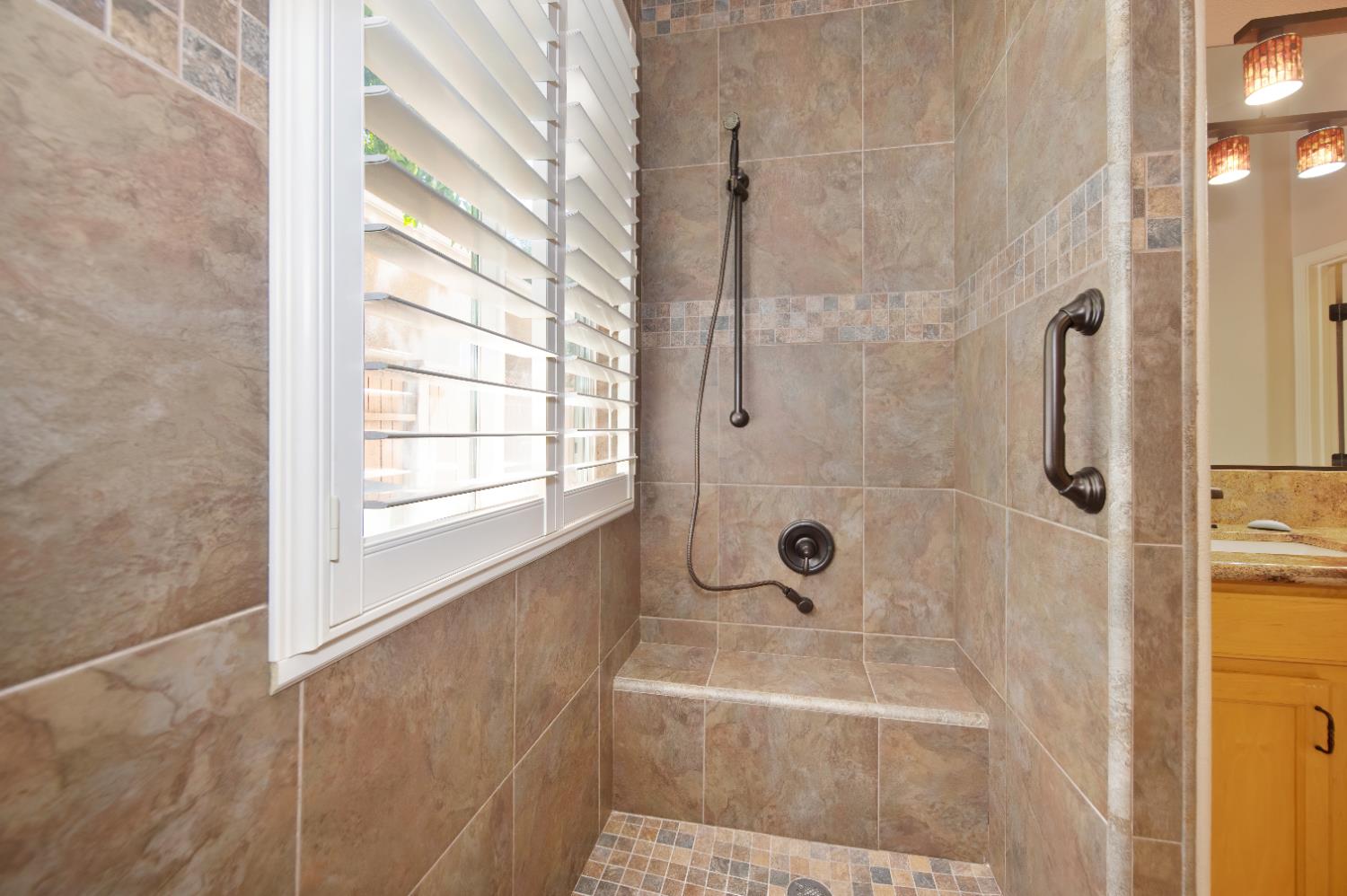 Detail Gallery Image 35 of 44 For 12040 Gold Arbor Ln, Gold River,  CA 95670 - 3 Beds | 2 Baths