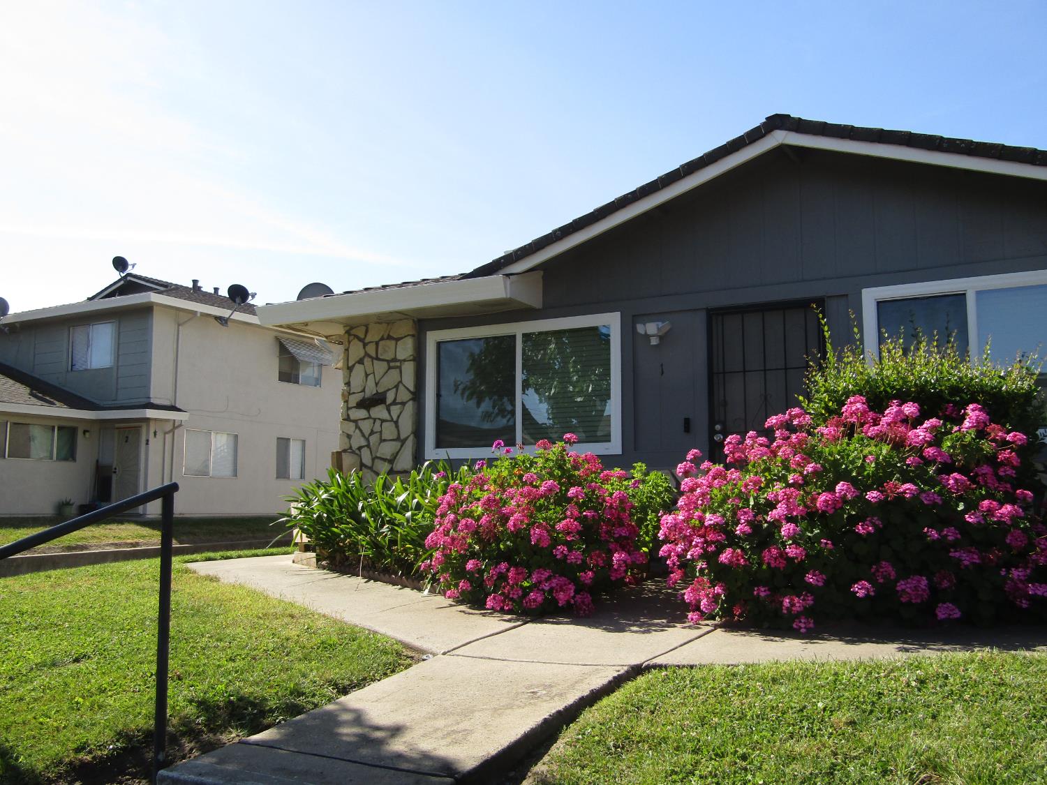 Detail Gallery Image 1 of 22 For 4524 Greenholme Dr #2,  Sacramento,  CA 95842 - 2 Beds | 1 Baths