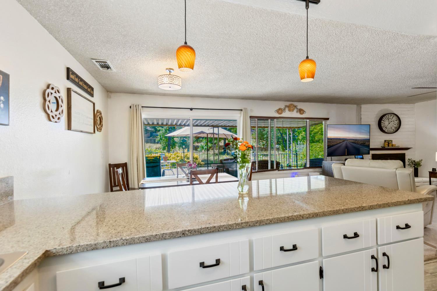 Detail Gallery Image 6 of 17 For 6527 Mel Ct, Citrus Heights,  CA 95610 - 3 Beds | 2 Baths