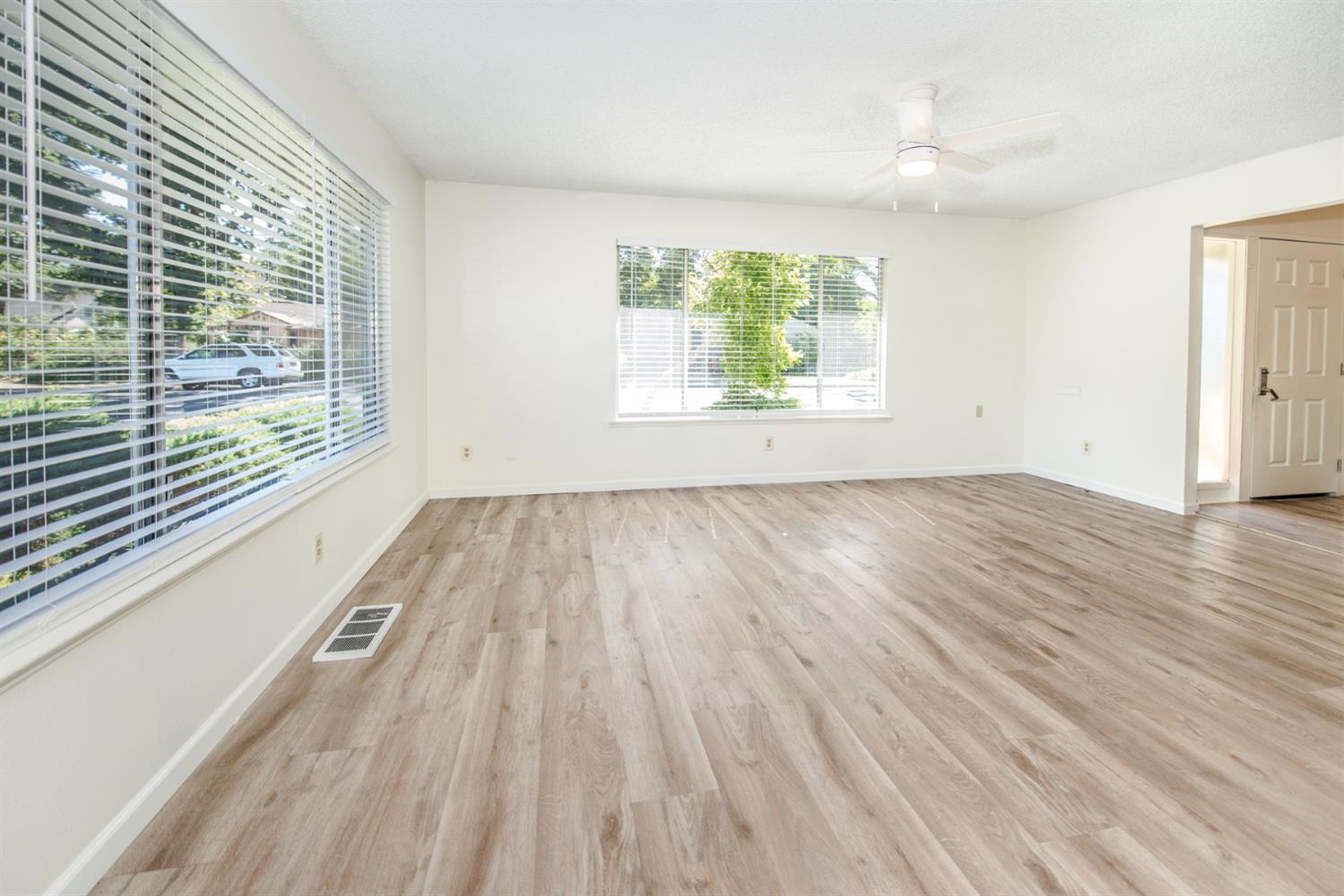Detail Gallery Image 9 of 62 For 744 Cleveland, Woodland,  CA 95695 - 3 Beds | 2/1 Baths