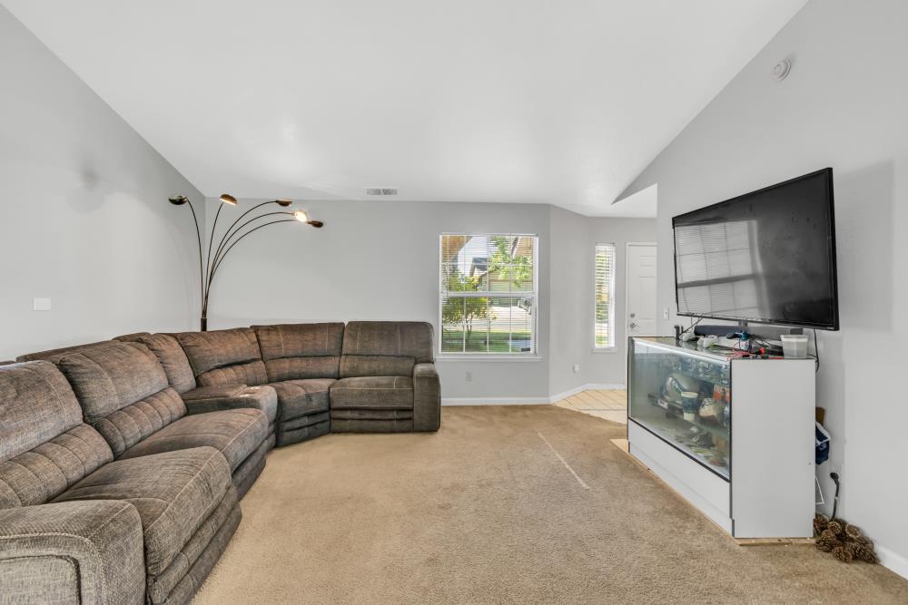 Detail Gallery Image 9 of 33 For 7926 Eagle Peak Way, Antelope,  CA 95843 - 3 Beds | 2 Baths