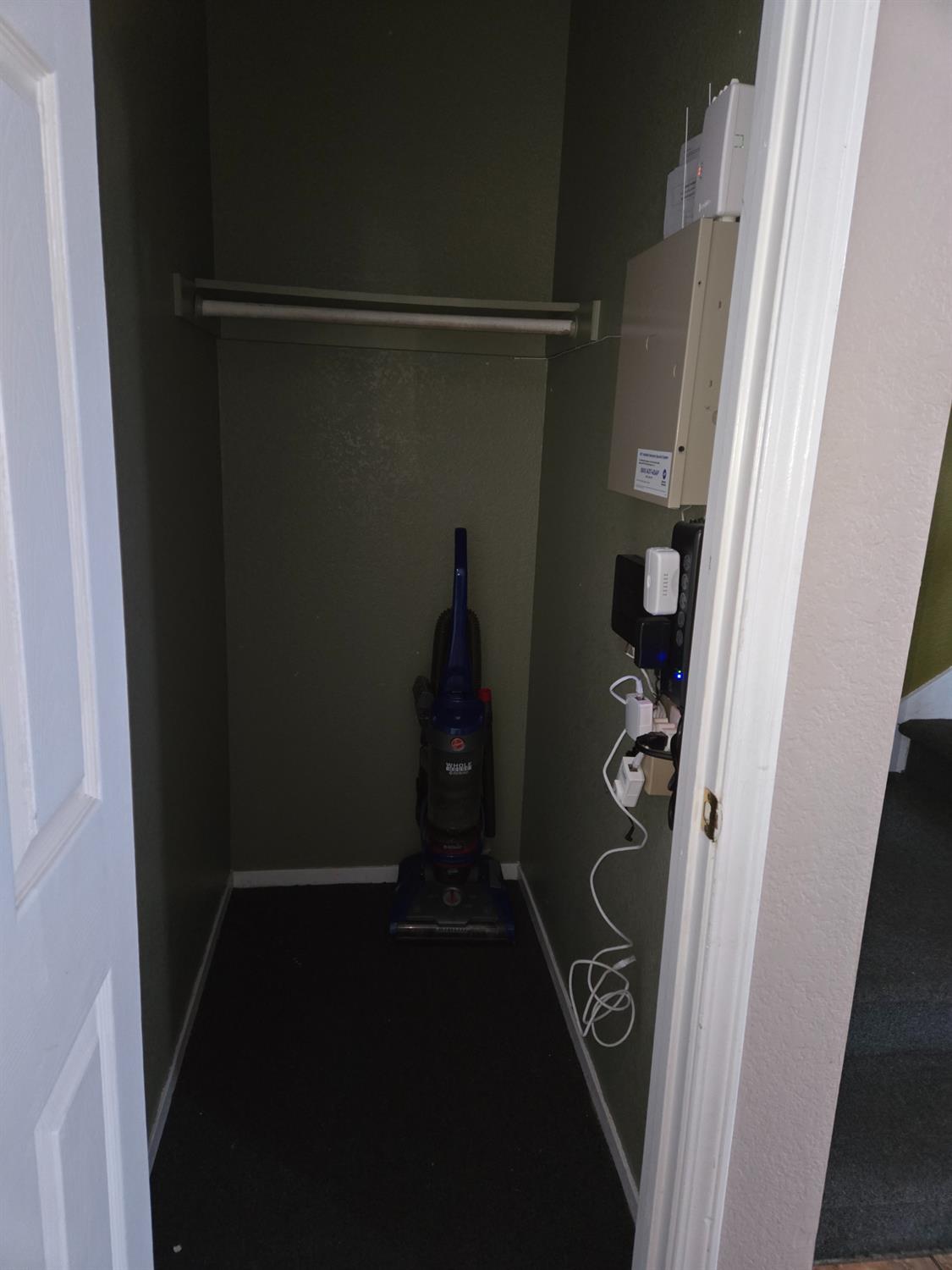 Detail Gallery Image 13 of 49 For 3634 Whispering Creek Cir, Stockton,  CA 95219 - 3 Beds | 2/1 Baths