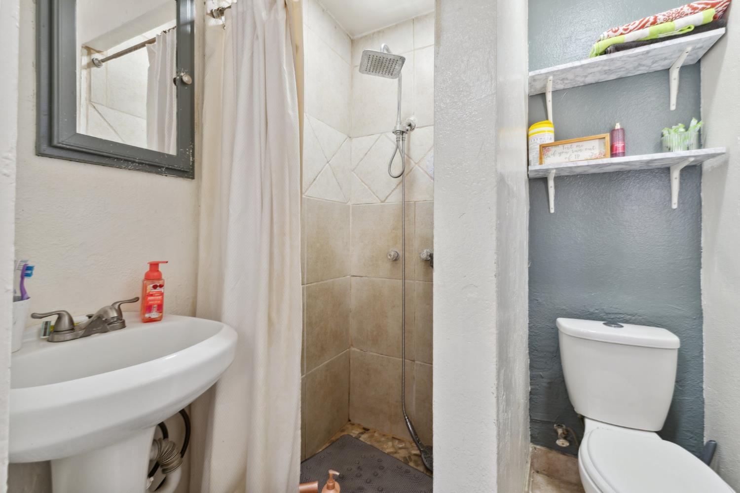 Detail Gallery Image 7 of 40 For 603 Hill St, Bakersfield,  CA 93306 - – Beds | – Baths