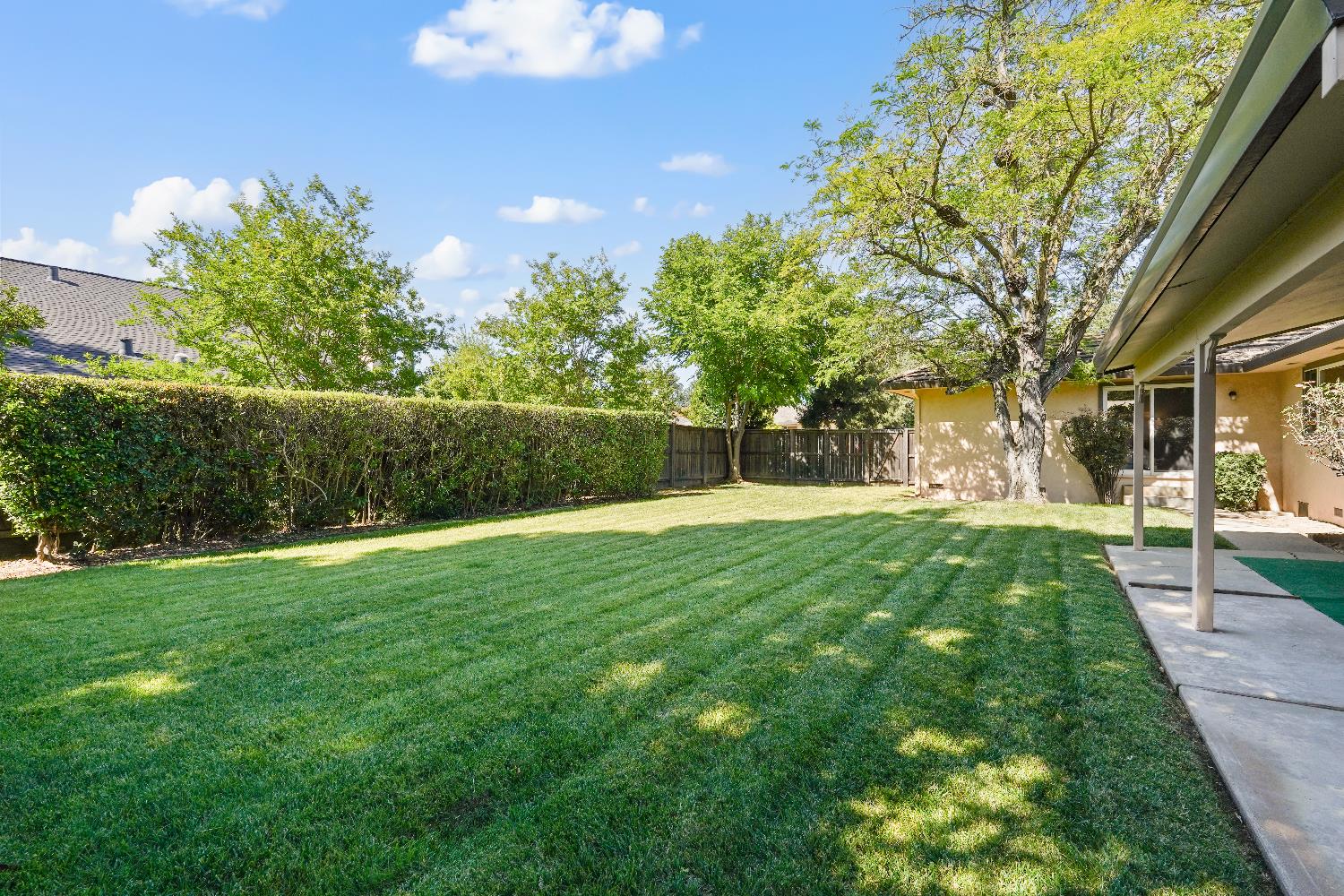 Detail Gallery Image 33 of 39 For 6400 Scenic Oak Ct, Carmichael,  CA 95608 - 4 Beds | 2/1 Baths