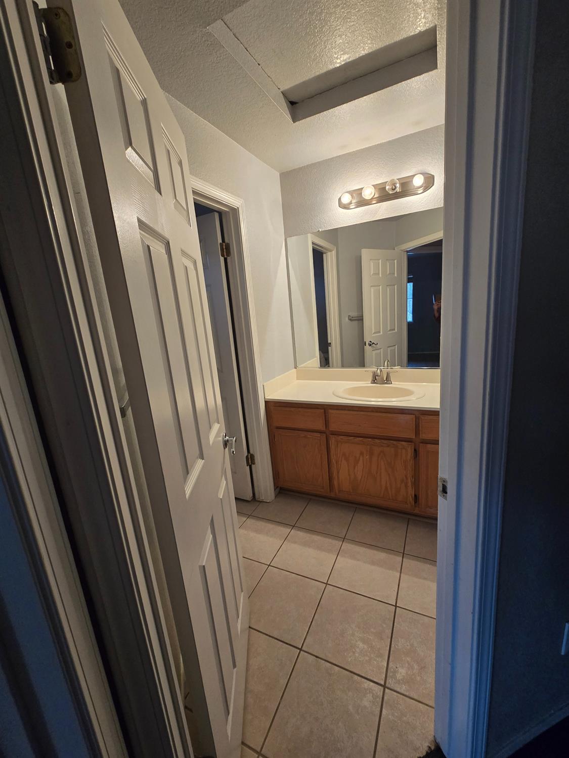 Detail Gallery Image 27 of 49 For 3634 Whispering Creek Cir, Stockton,  CA 95219 - 3 Beds | 2/1 Baths