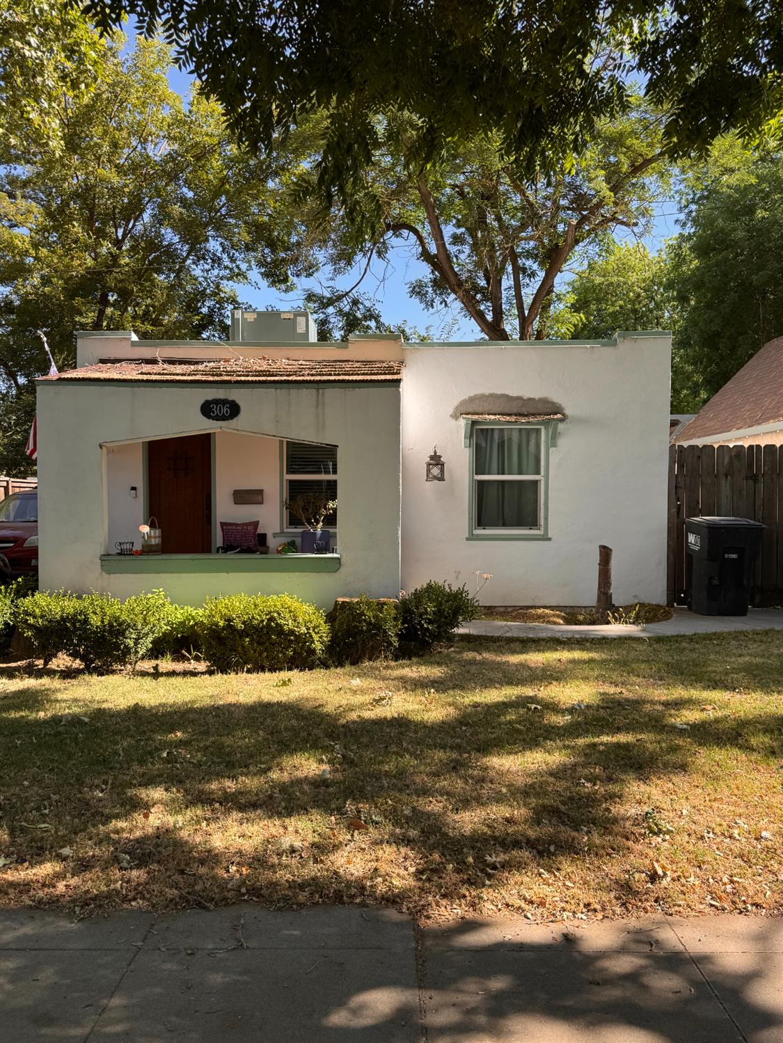 Detail Gallery Image 1 of 17 For 306 Maynell Ave, Modesto,  CA 95354 - 2 Beds | 2 Baths