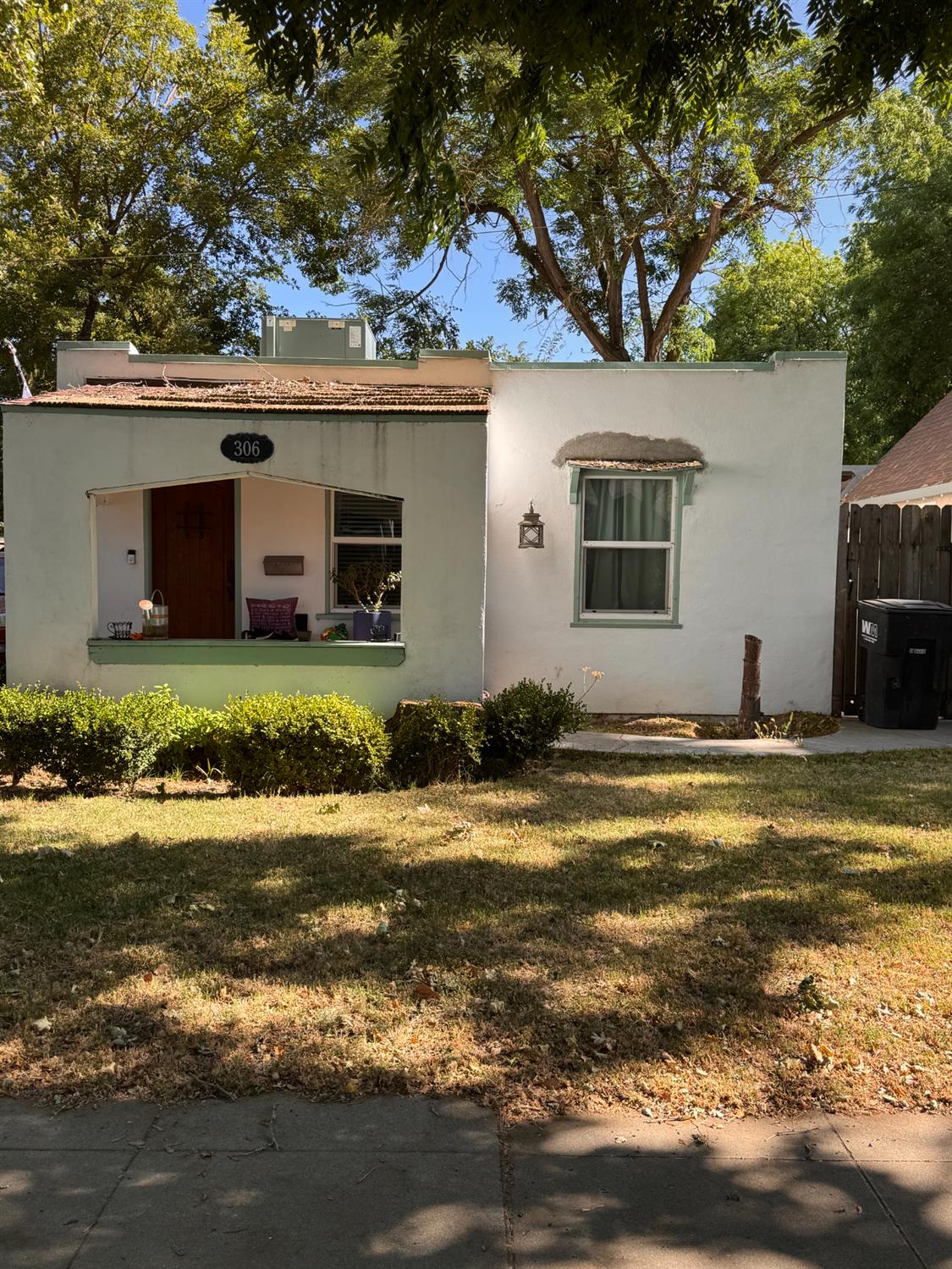 Detail Gallery Image 2 of 17 For 306 Maynell Ave, Modesto,  CA 95354 - 2 Beds | 2 Baths