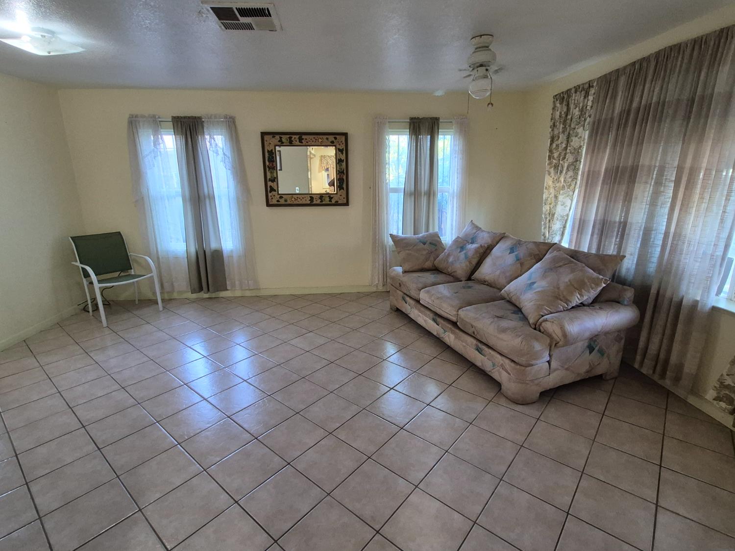 Detail Gallery Image 5 of 8 For 417 Kerr Ave, Modesto,  CA 95354 - 2 Beds | 1 Baths