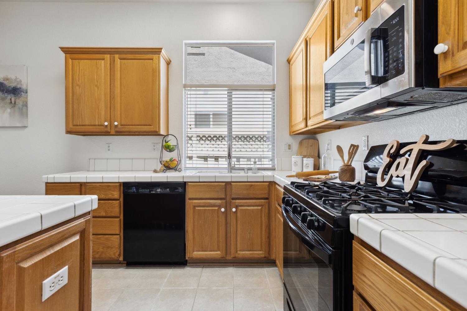 Detail Gallery Image 16 of 38 For 5237 Sugar Pine Loop, Roseville,  CA 95747 - 2 Beds | 2 Baths