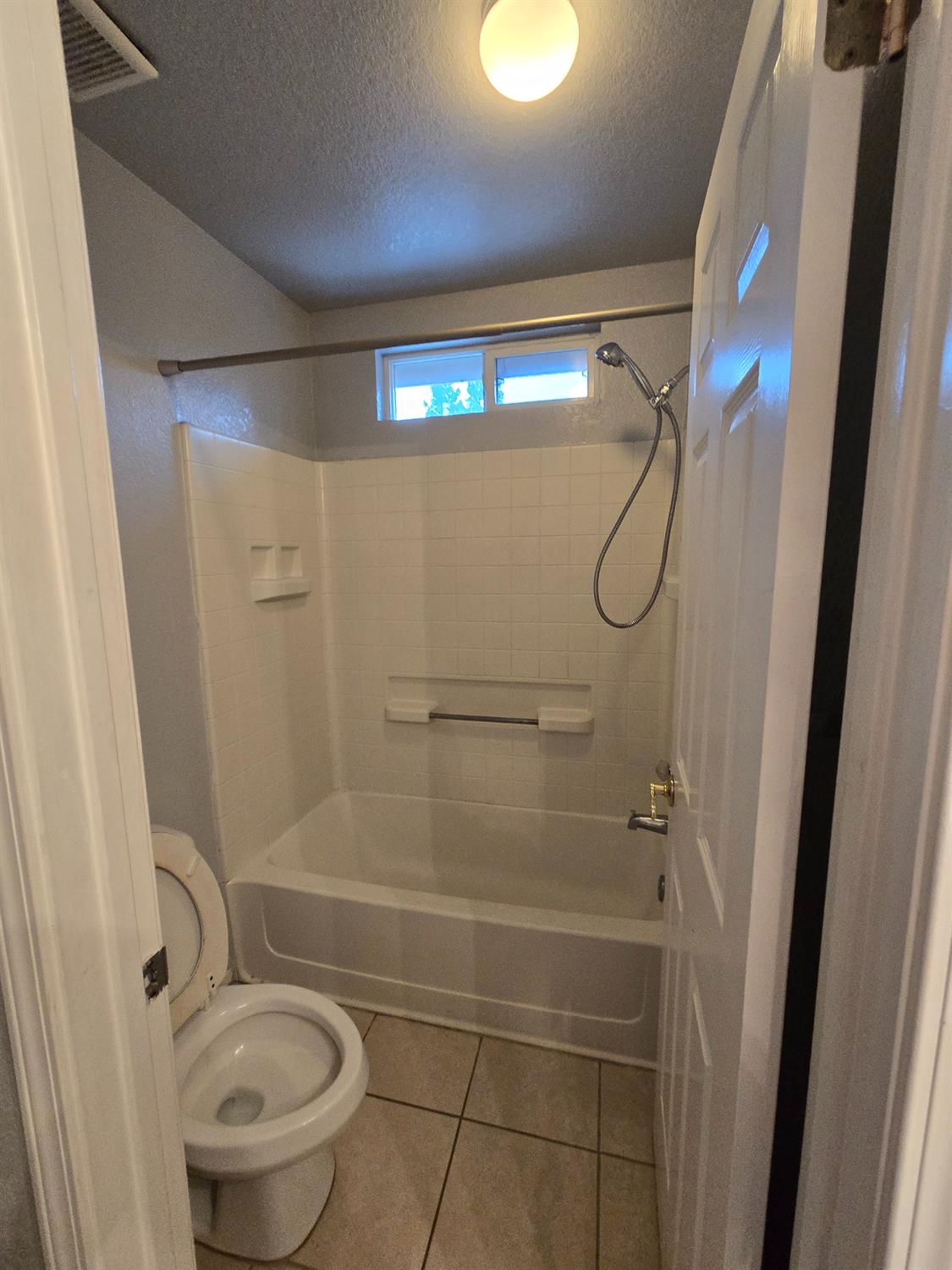 Detail Gallery Image 28 of 49 For 3634 Whispering Creek Cir, Stockton,  CA 95219 - 3 Beds | 2/1 Baths