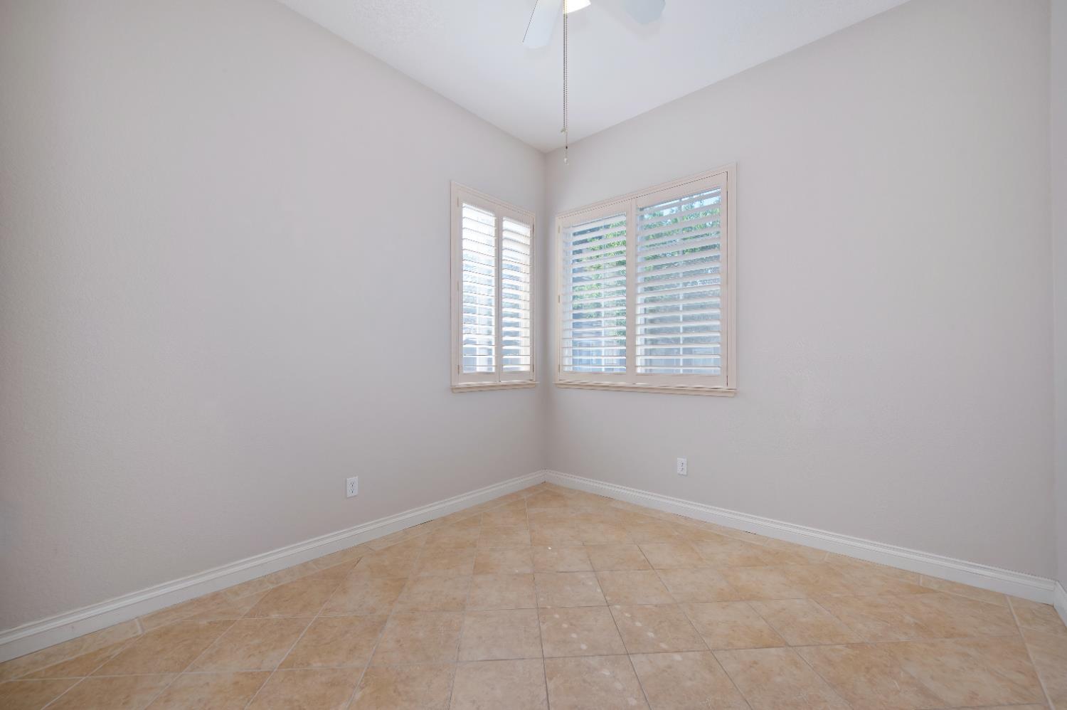 Detail Gallery Image 17 of 44 For 12040 Gold Arbor Ln, Gold River,  CA 95670 - 3 Beds | 2 Baths