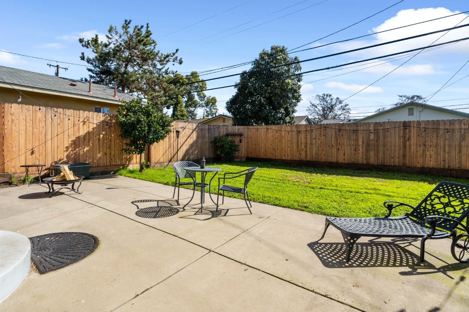 Detail Gallery Image 30 of 31 For 2052 Elmwood Ave, Stockton,  CA 95204 - 2 Beds | 1 Baths