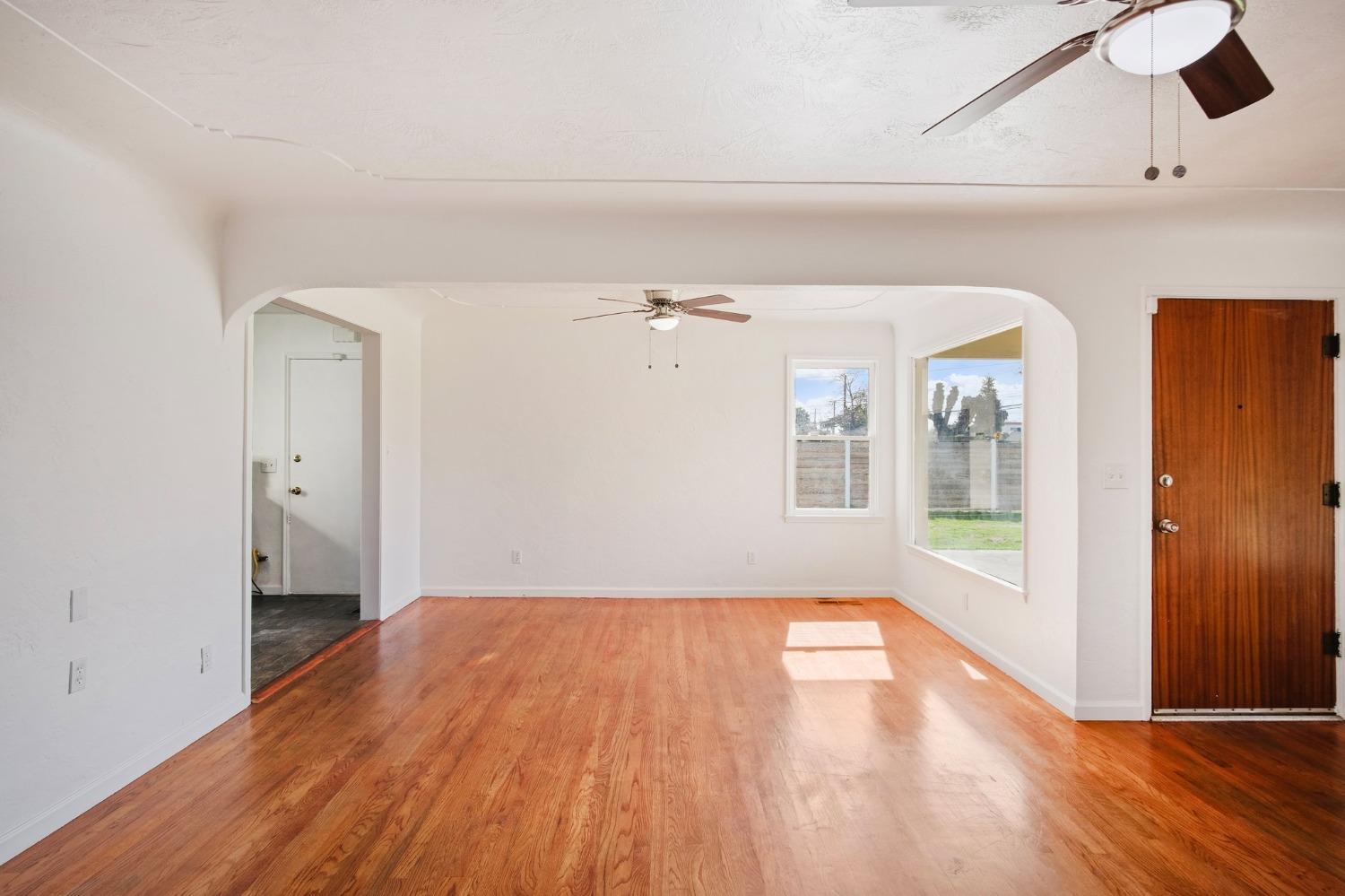 Detail Gallery Image 5 of 31 For 1224 N Central Ave, Modesto,  CA 95351 - 2 Beds | 2 Baths