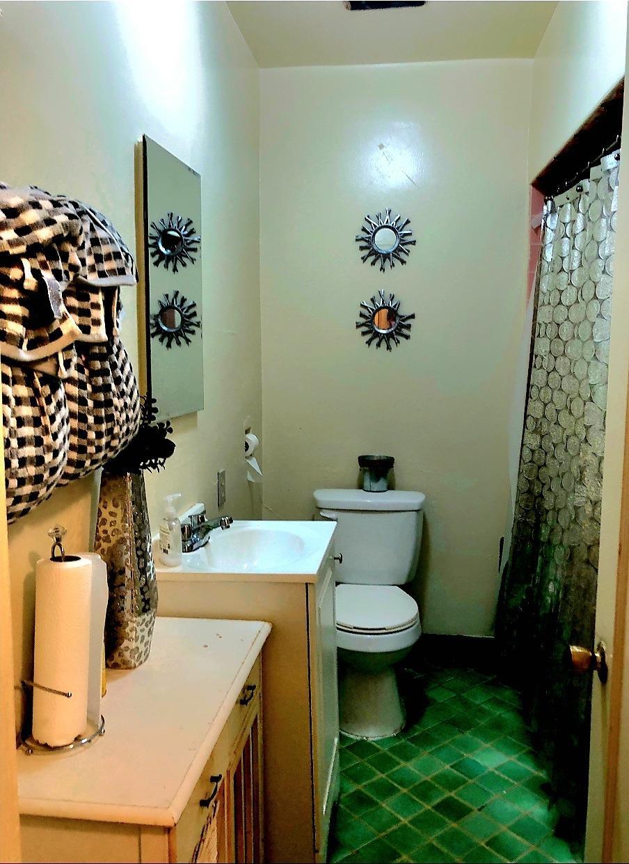 Detail Gallery Image 10 of 17 For 8106 Holly St, Oakland,  CA 94621 - 2 Beds | 2 Baths