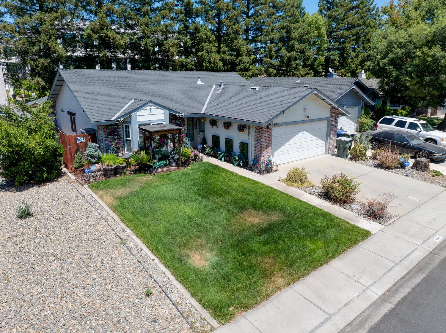 Detail Gallery Image 3 of 38 For 1801 Innsbrook Dr, Modesto,  CA 95350 - 3 Beds | 2 Baths