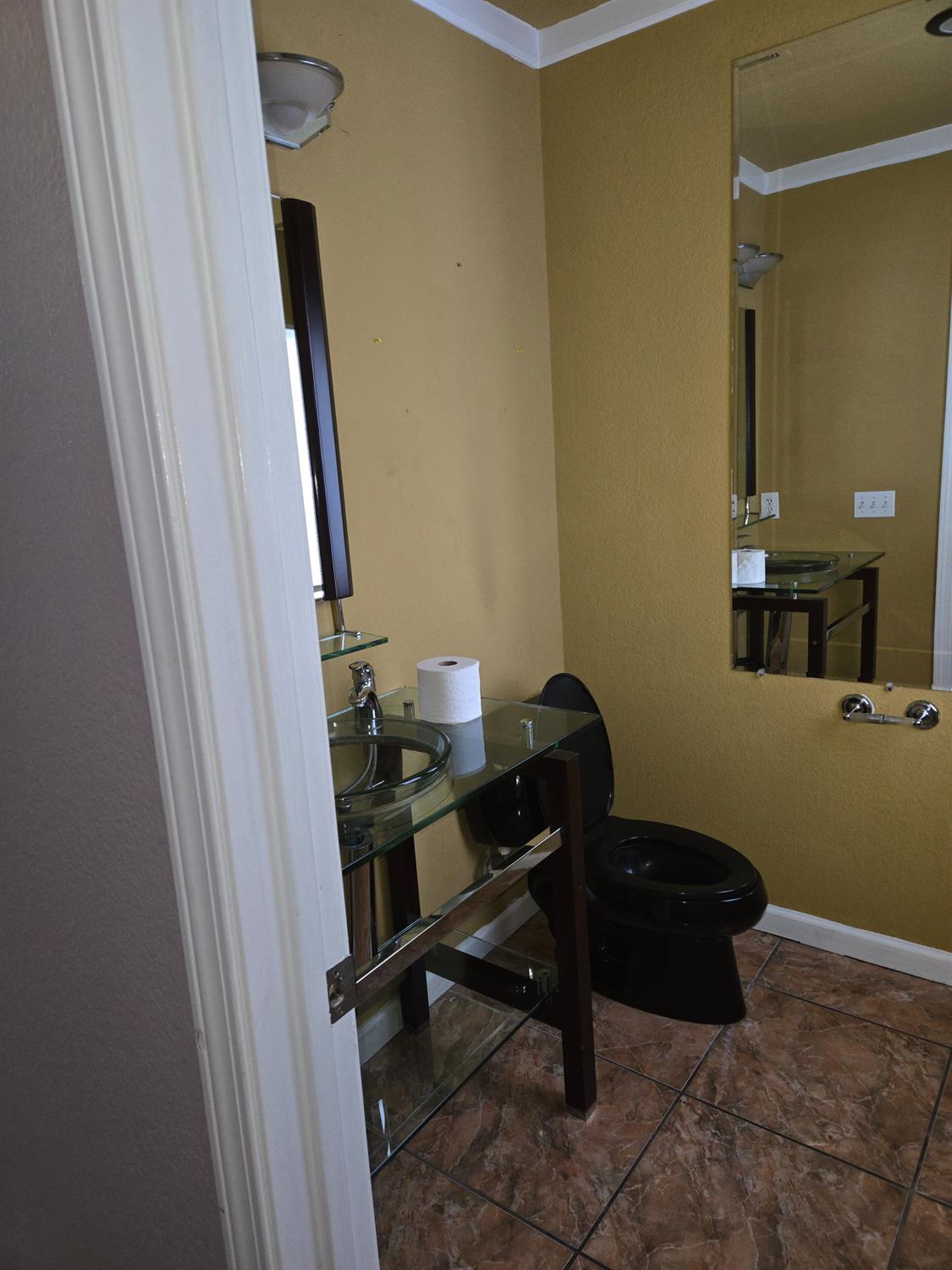 Detail Gallery Image 10 of 49 For 3634 Whispering Creek Cir, Stockton,  CA 95219 - 3 Beds | 2/1 Baths