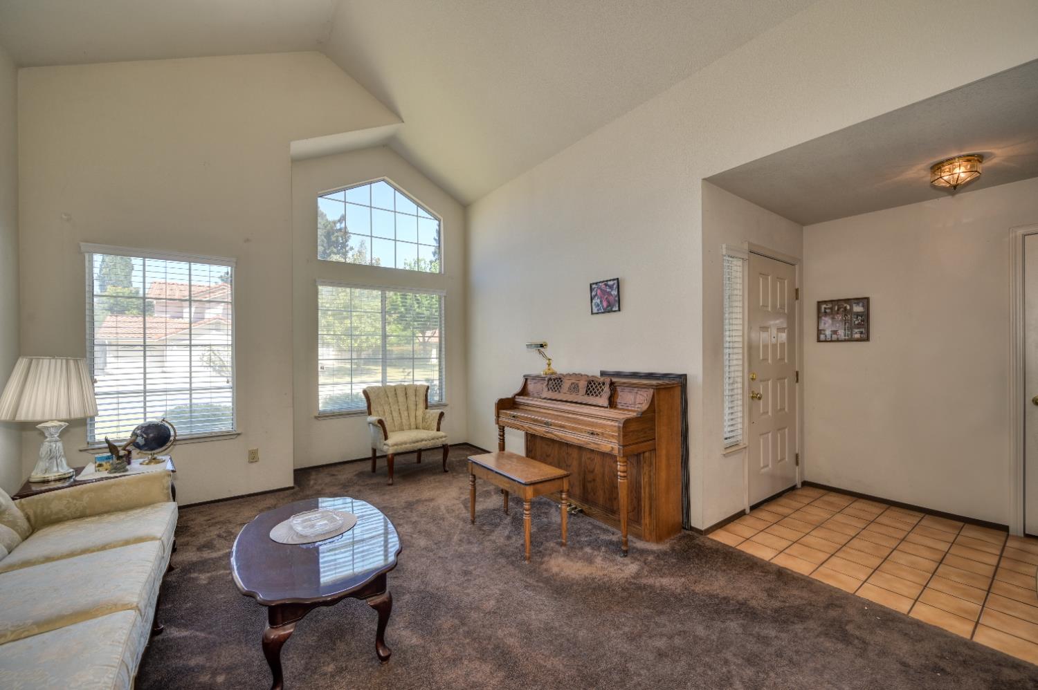 Detail Gallery Image 3 of 42 For 7827 River Estates Dr, Sacramento,  CA 95831 - 3 Beds | 2 Baths