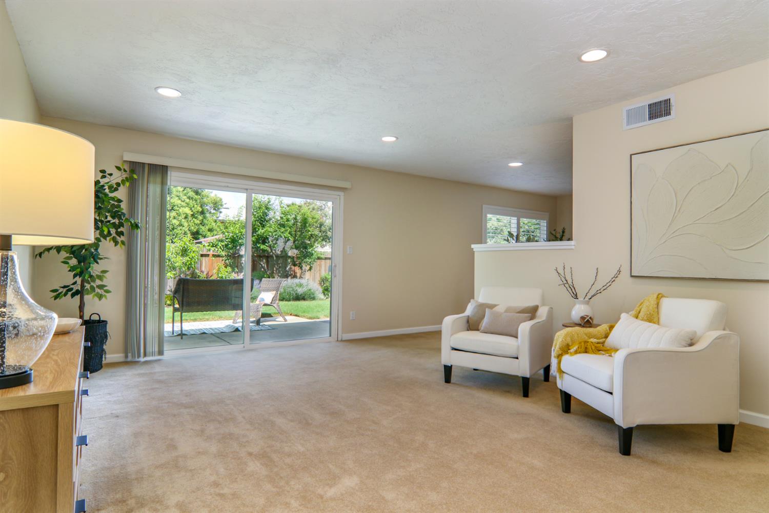 Detail Gallery Image 11 of 38 For 4949 Hillridge Way, Fair Oaks,  CA 95628 - 3 Beds | 2 Baths