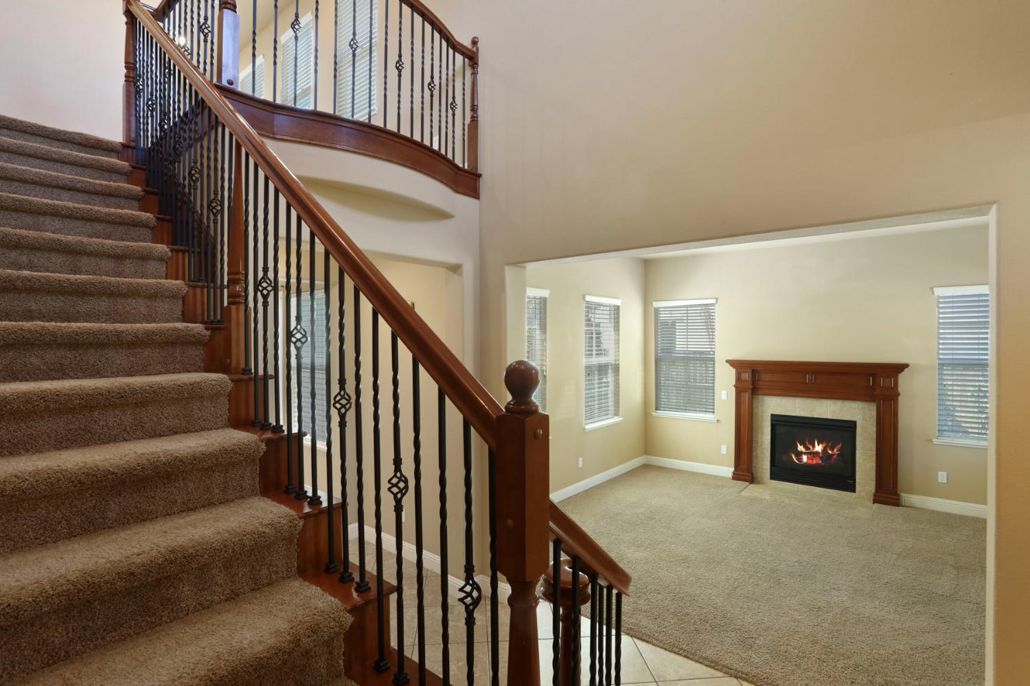 Detail Gallery Image 4 of 68 For 10305 Bridgeview Ln, Stockton,  CA 95219 - 5 Beds | 3 Baths