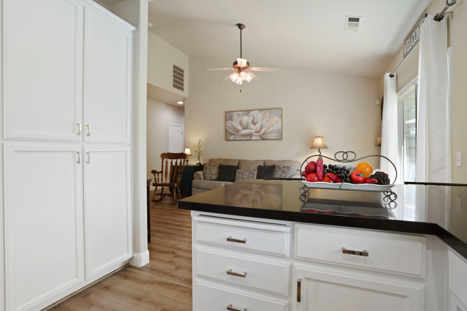Detail Gallery Image 18 of 41 For 1930 Crystalwood Ln, Lodi,  CA 95242 - 3 Beds | 2 Baths