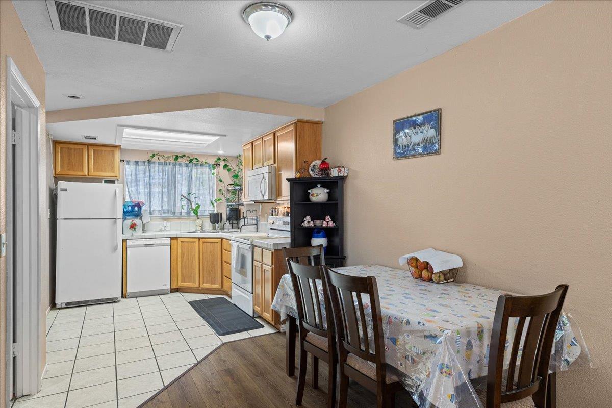 Detail Gallery Image 15 of 44 For 525 Lincoln Ave #C,  Modesto,  CA 95354 - 2 Beds | 1/1 Baths