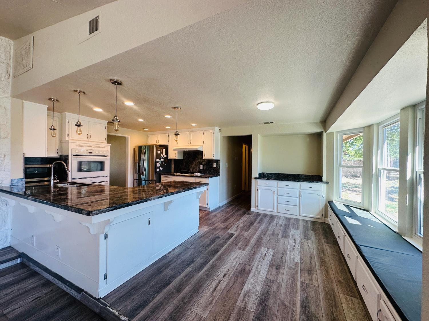 Detail Gallery Image 9 of 41 For 553 Manor Oak Pl, Manteca,  CA 95336 - 4 Beds | 3 Baths