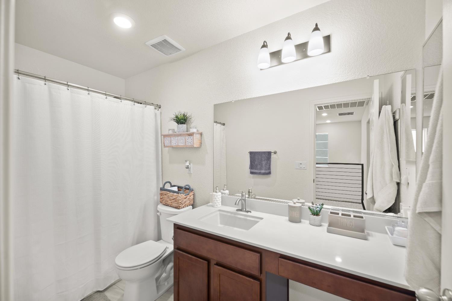 Detail Gallery Image 33 of 55 For 257 Bywell Bridge Cir, Sacramento,  CA 95823 - 3 Beds | 2/1 Baths