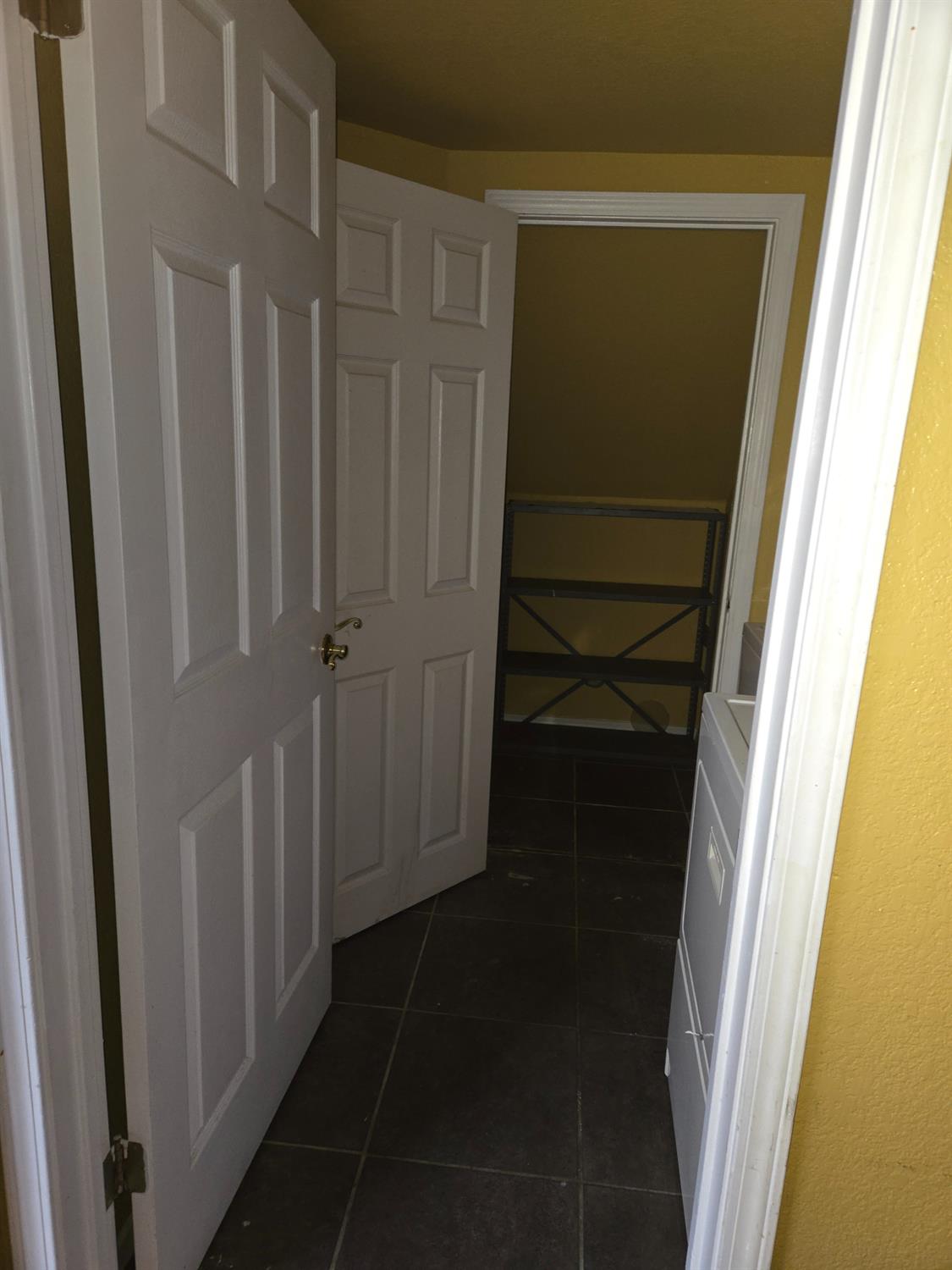 Detail Gallery Image 7 of 49 For 3634 Whispering Creek Cir, Stockton,  CA 95219 - 3 Beds | 2/1 Baths
