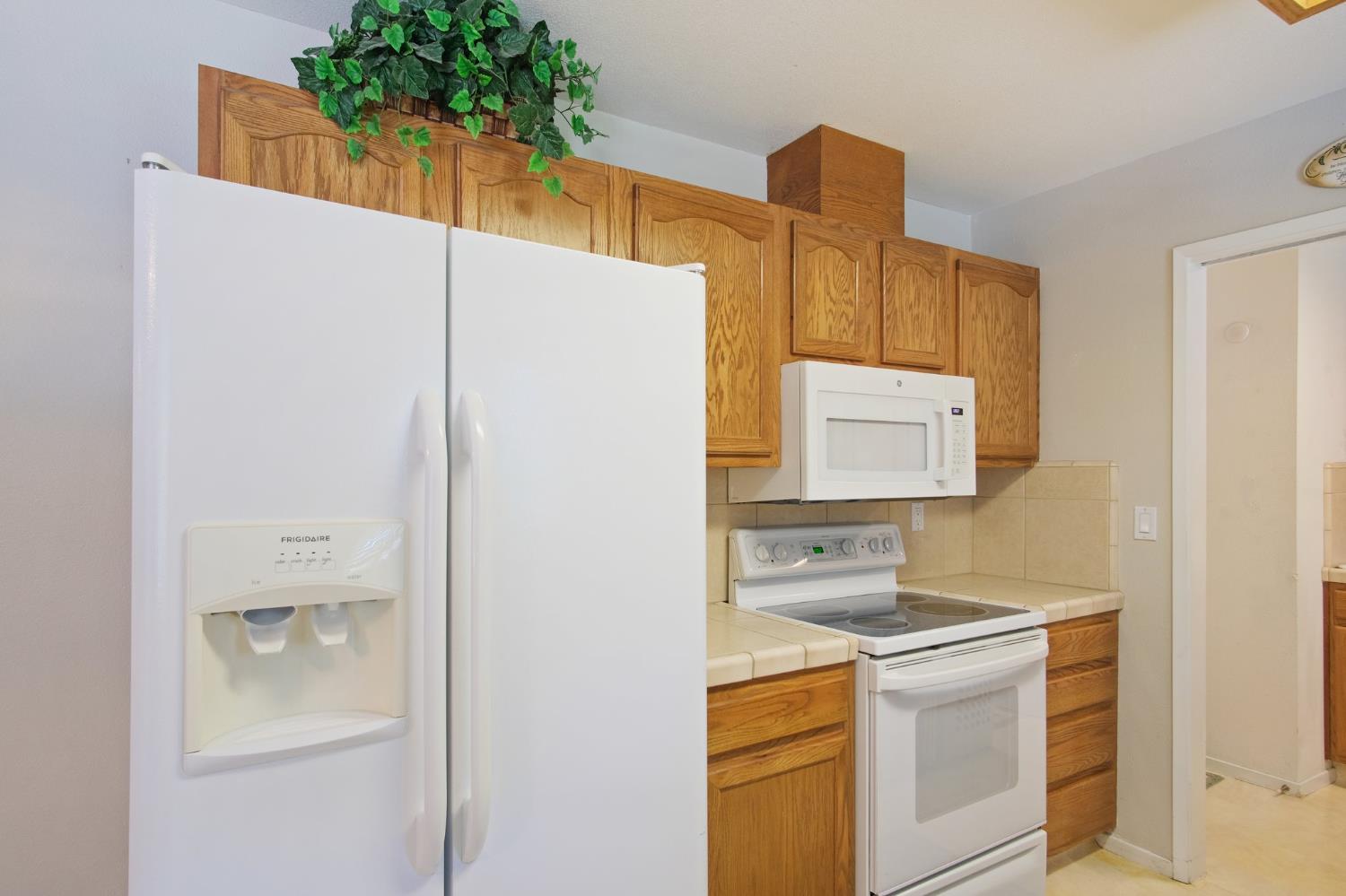 Detail Gallery Image 8 of 22 For 2360 Rochelle Ave, Turlock,  CA 95382 - 3 Beds | 2 Baths