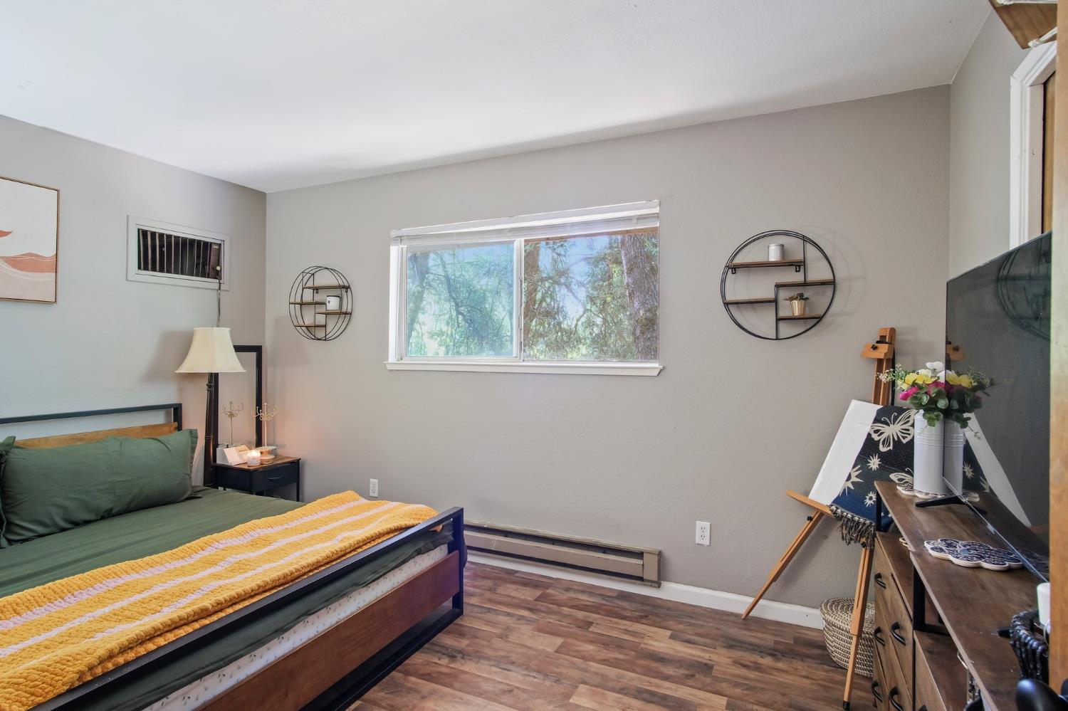 Detail Gallery Image 12 of 25 For 21924 Feather River Dr, Sonora,  CA 95370 - 2 Beds | 1 Baths
