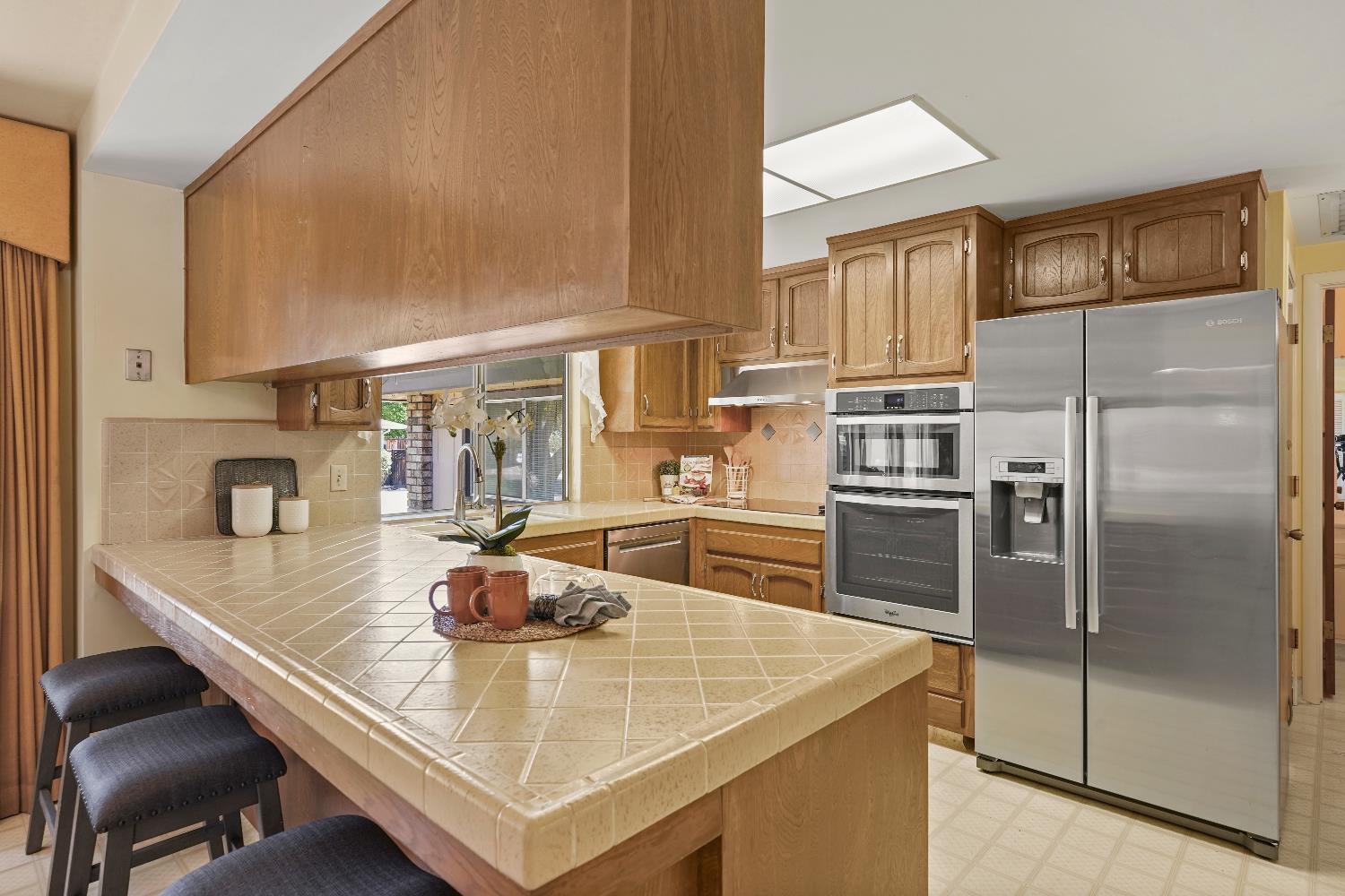 Detail Gallery Image 12 of 39 For 6400 Scenic Oak Ct, Carmichael,  CA 95608 - 4 Beds | 2/1 Baths