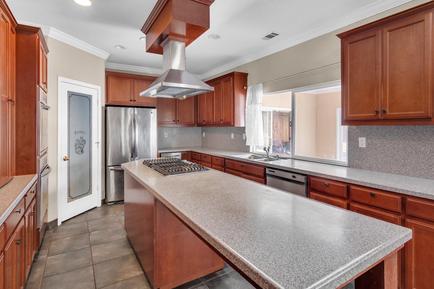 Detail Gallery Image 22 of 49 For 3510 Iron Canyon Cir, Stockton,  CA 95209 - 5 Beds | 3 Baths