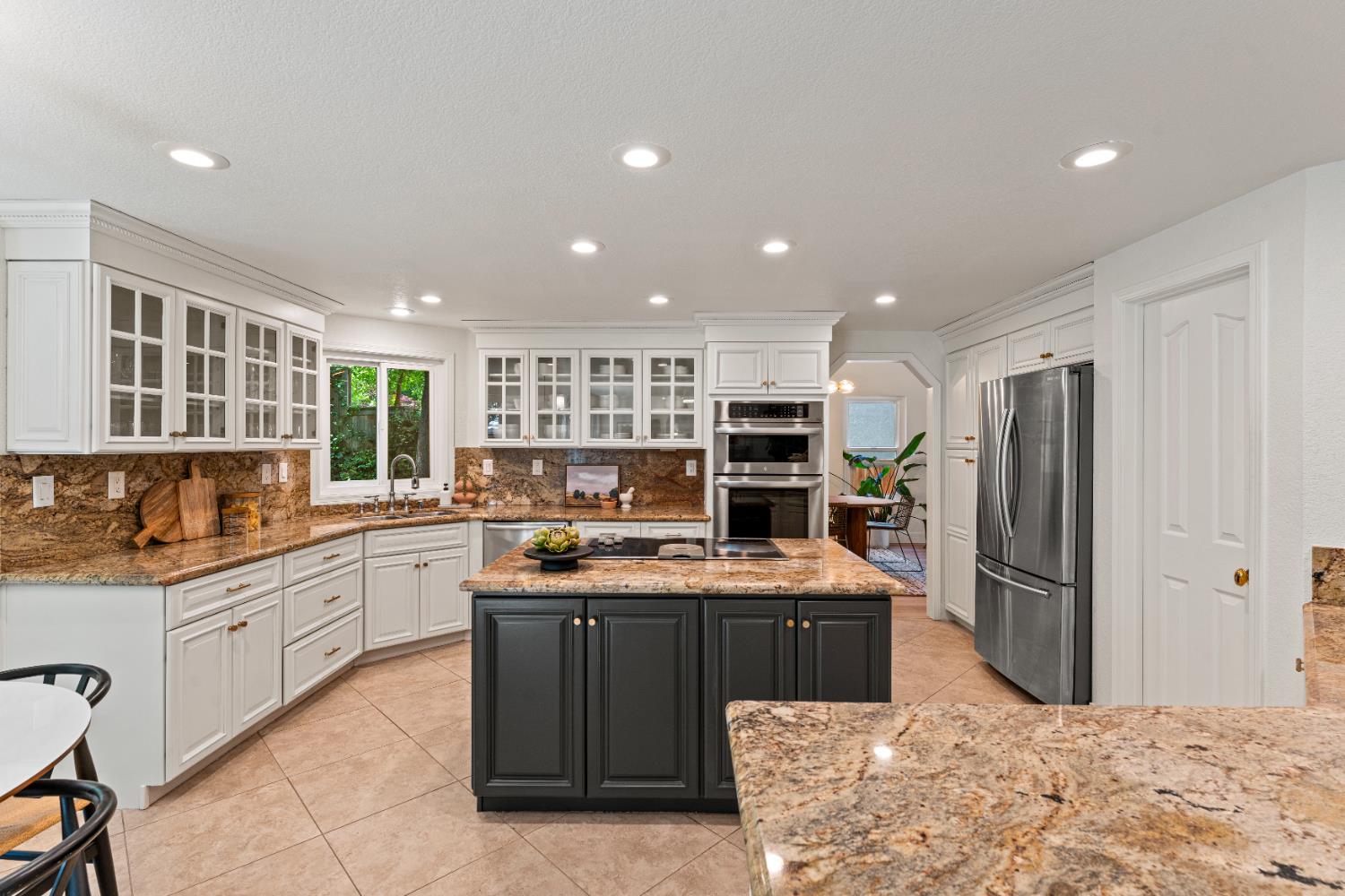 Detail Gallery Image 5 of 45 For 2010 Sheffield Dr, El Dorado Hills,  CA 95762 - 4 Beds | 3 Baths