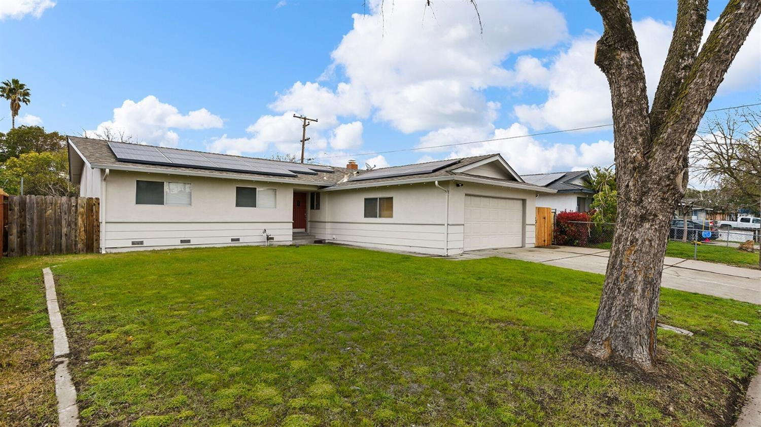 Detail Gallery Image 1 of 15 For 811 San Miguel Ave, Stockton,  CA 95210 - 3 Beds | 2 Baths