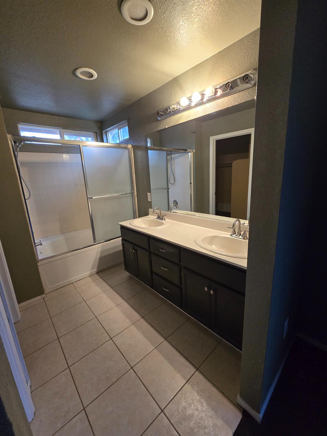Detail Gallery Image 32 of 49 For 3634 Whispering Creek Cir, Stockton,  CA 95219 - 3 Beds | 2/1 Baths