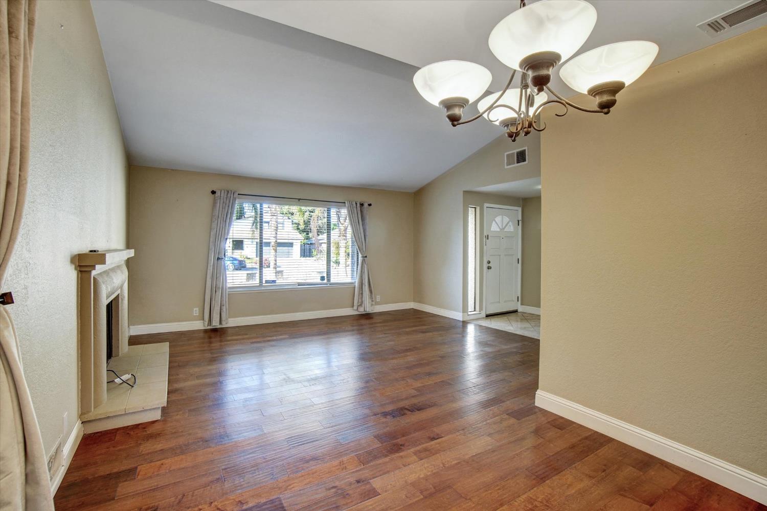 Detail Gallery Image 10 of 49 For 11161 Utopia River Ct, Rancho Cordova,  CA 95670 - 3 Beds | 2 Baths