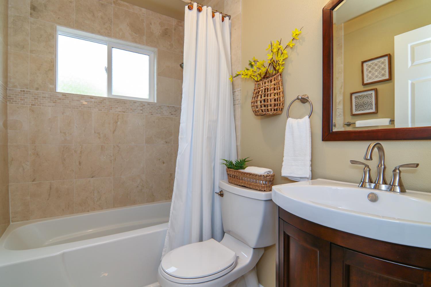 Detail Gallery Image 25 of 38 For 4949 Hillridge Way, Fair Oaks,  CA 95628 - 3 Beds | 2 Baths