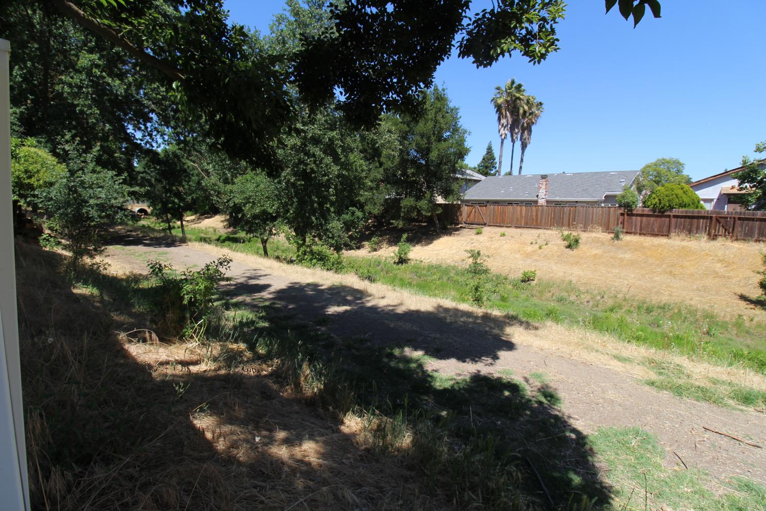Lansdowne Court, Elk Grove, California image 42