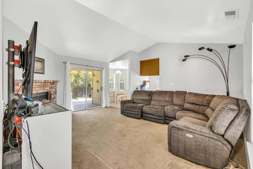 Detail Gallery Image 5 of 33 For 7926 Eagle Peak Way, Antelope,  CA 95843 - 3 Beds | 2 Baths
