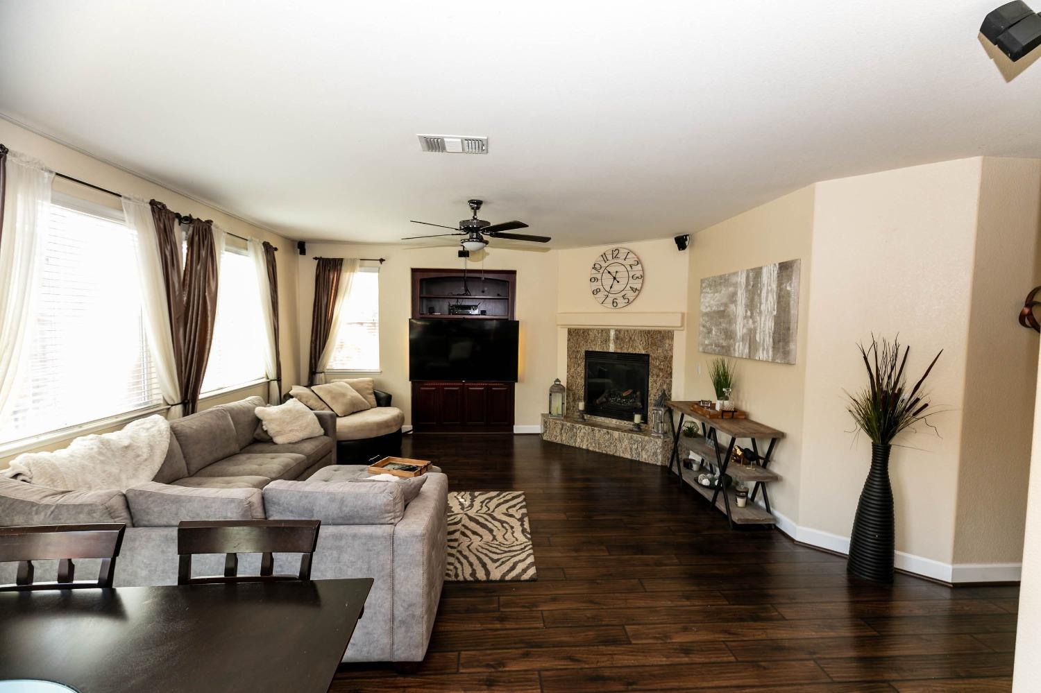 Detail Gallery Image 8 of 37 For 10730 Sand Castle Way, Stockton,  CA 95209 - 4 Beds | 3 Baths