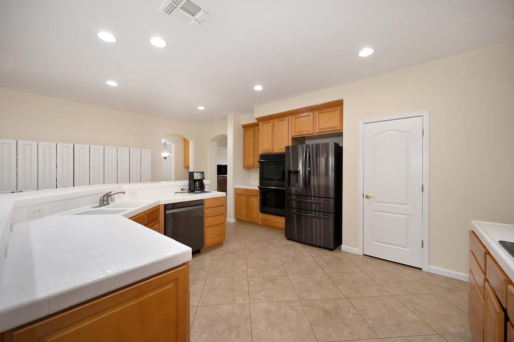 Detail Gallery Image 15 of 71 For 10317 Moura Ct, Elk Grove,  CA 95757 - 4 Beds | 2/1 Baths