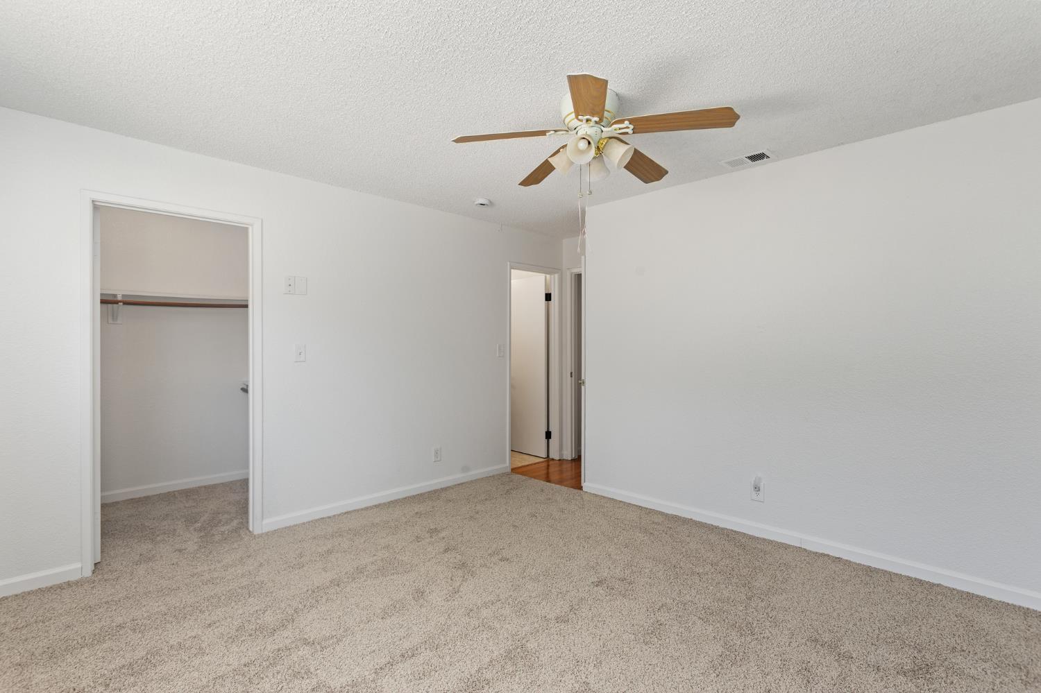 Detail Gallery Image 20 of 26 For 6528 Meadowcreek Way, Citrus Heights,  CA 95621 - 4 Beds | 2 Baths
