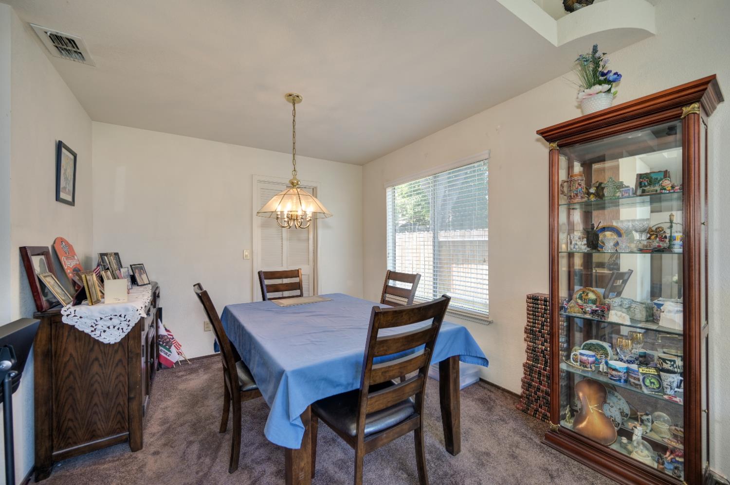 Detail Gallery Image 7 of 42 For 7827 River Estates Dr, Sacramento,  CA 95831 - 3 Beds | 2 Baths