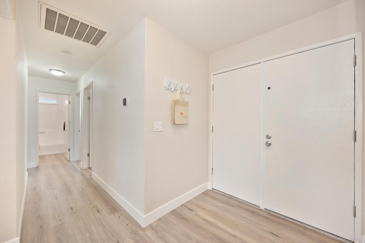 Detail Gallery Image 6 of 52 For 9548 Helio Dr, Sacramento,  CA 95827 - 3 Beds | 2 Baths