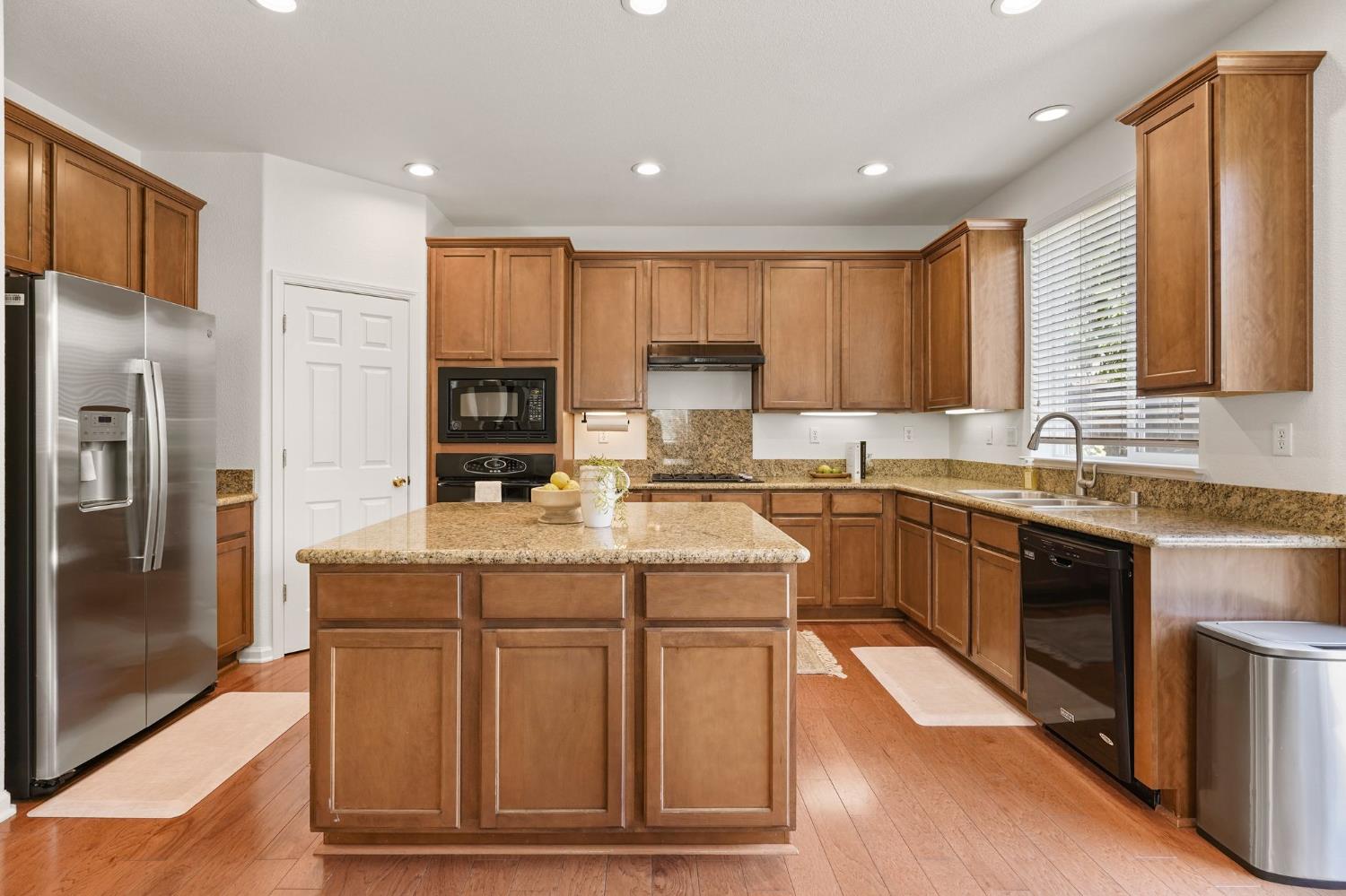 Detail Gallery Image 19 of 48 For 1177 Waverton Ln, Lincoln,  CA 95648 - 4 Beds | 2/1 Baths