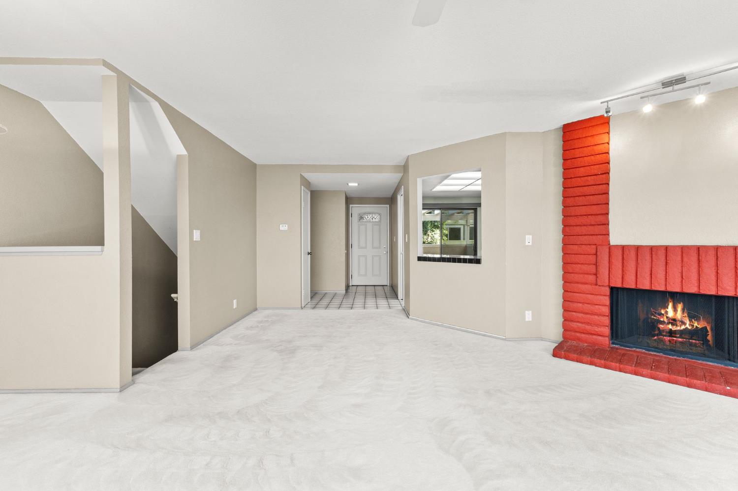 Detail Gallery Image 4 of 41 For 3124 Swallows Nest Dr, Sacramento,  CA 95833 - 2 Beds | 1/1 Baths