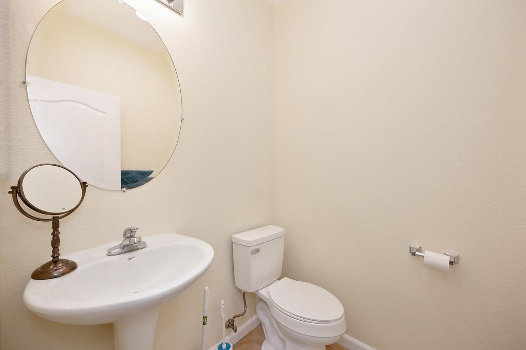 Detail Gallery Image 11 of 71 For 10317 Moura Ct, Elk Grove,  CA 95757 - 4 Beds | 2/1 Baths